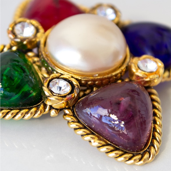 Chanel 1990s Gold Plated Gripoix Glass Pearl Multicolor Collection 23 Brooch - Picture 4 of 8